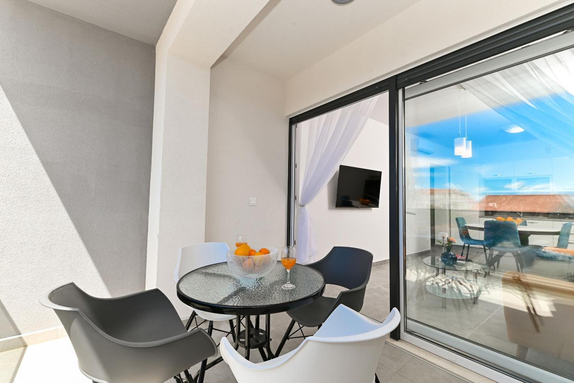 Apartments Diva โตรกีร์ ภายนอก รูปภาพ